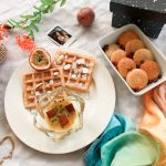 belgisches Waffeleisen zum Frühstück für Waffeln mit Maracuja