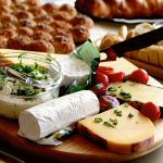 Käse auf einem Brett