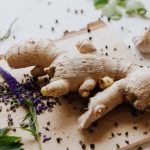 Ingwer kann mit einer Ingwerreibe verarbeitet werden
