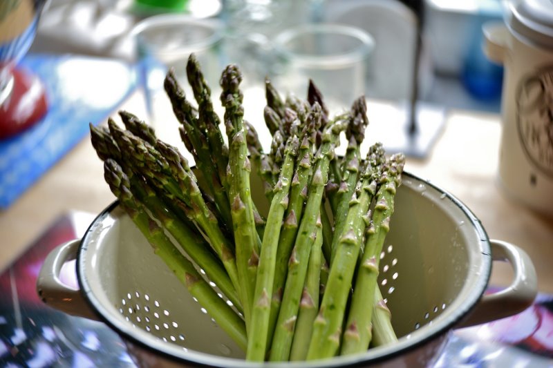 Spargel im Spargeltopf/ Sieb